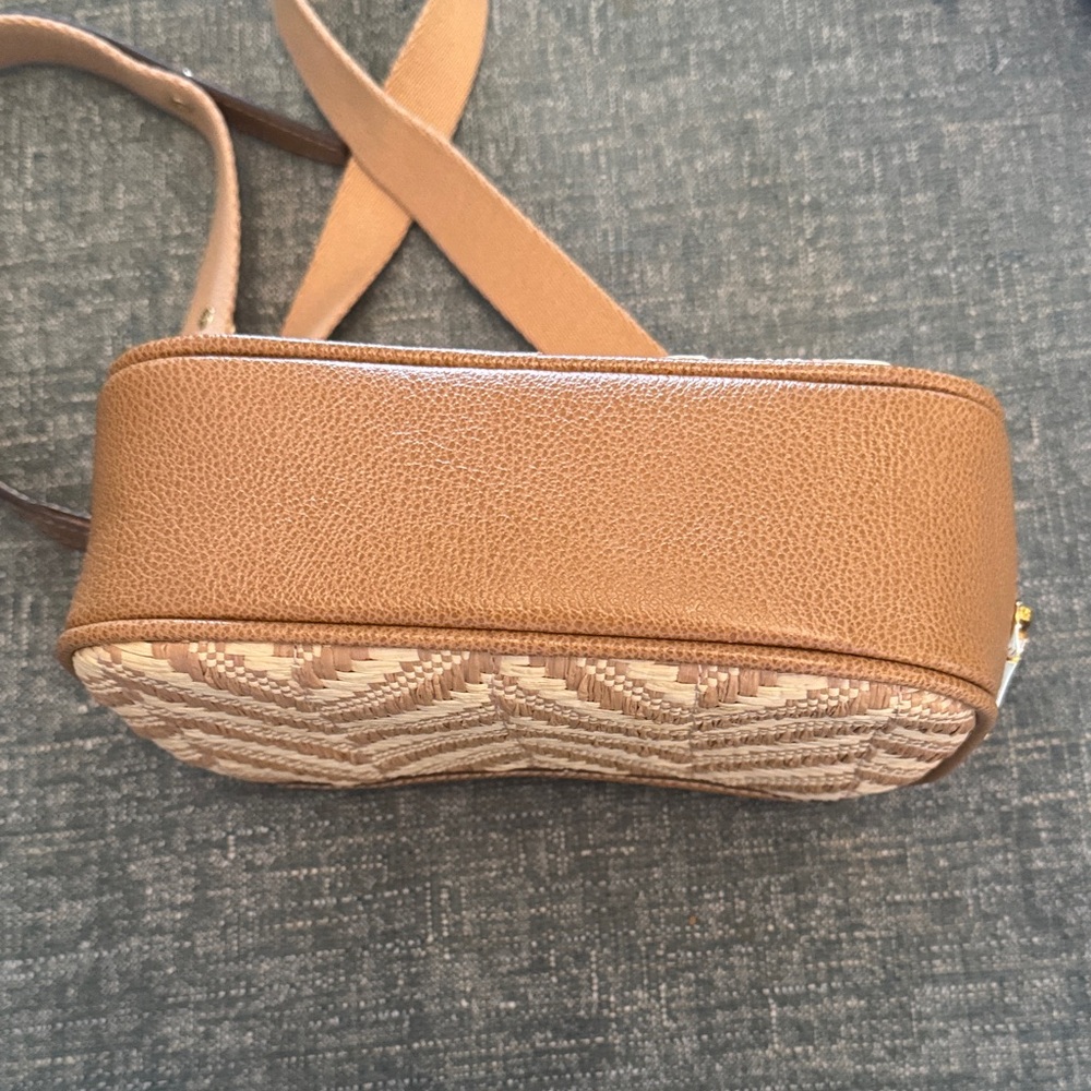 Eric Javits Woven Tan Crossbody Bag - Picture 4 of 4